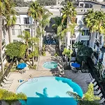 LUXURY APARTMENT 2BEDS 2Baths SEA VIEWS